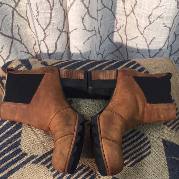 Sorel leather heel boots with stretch top - Picture 3 of 8